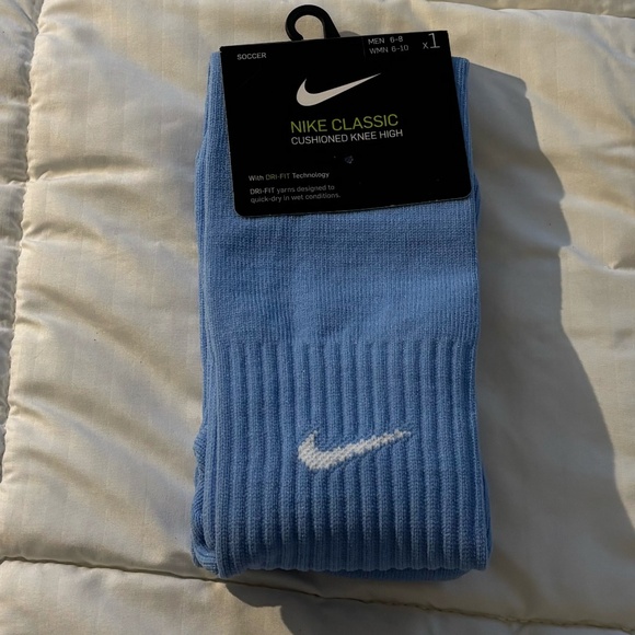 Nike Classic Cushioned Knee Hi Soccer Socks - Picture 1 of 3